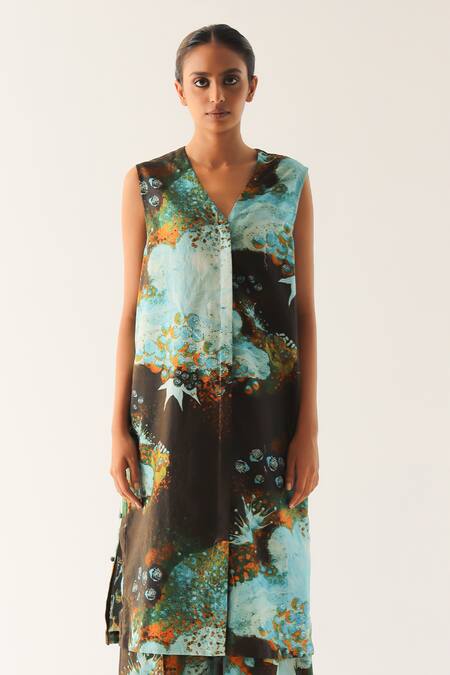 Til Multi Color Chanderi V-neck Florid Hand Painted Tunic And Trouser Set Online at Aza Fashions Til_Multi Color Chanderi V-neck Florid Hand Painted Tunic And Trouser Set _Online_at_Aza_Fashions