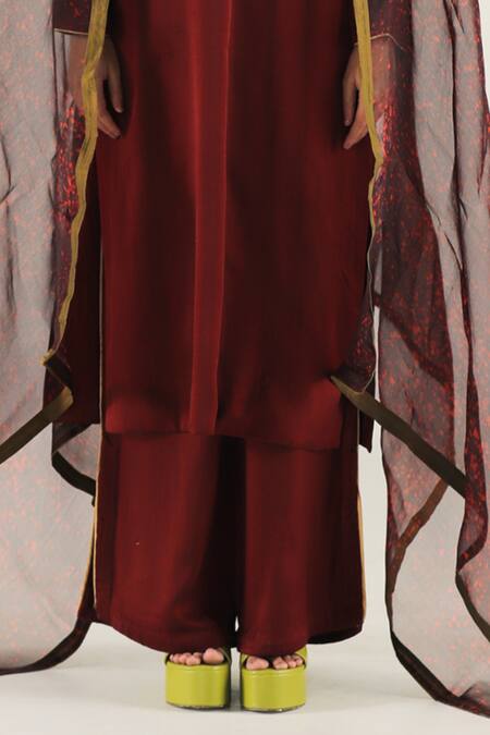 Til_Maroon Cotton, Linen Embroidery Round Thread Work Boyfriend Kurta And Pant Set _Online_at_Aza_Fashions