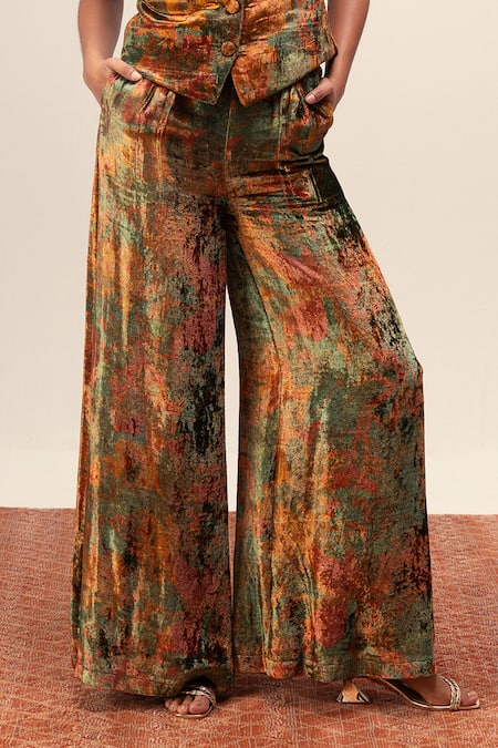Reena Sharma_Green Velvet, Viscose V-neck Nargis Print Waistcoat With Pant _Online_at_Aza_Fashions