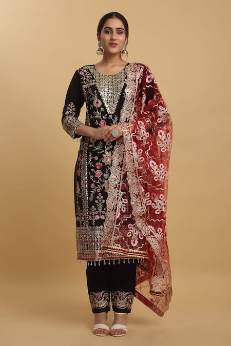 Aham-Vayam Floral Work Kurta Set 