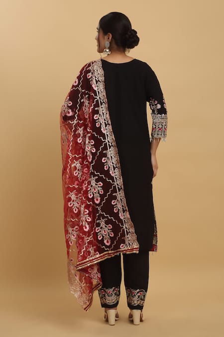 Aham-Vayam Floral Work Kurta Set 