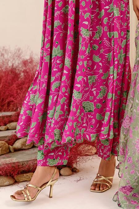 Buy_Baise Gaba_Magenta Crepe, Organza Embroidery V-neck Gulnaaz Floral Anarkali Set 