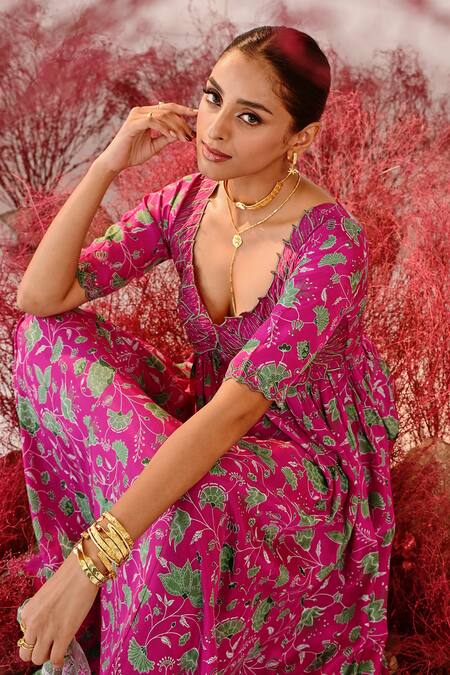 Baise Gaba Magenta Crepe Embroidery V-neck Gulnaaz Floral Anarkali Online at Aza Fashions Baise Gaba_Magenta Crepe Embroidery V-neck Gulnaaz Floral Anarkali _Online_at_Aza_Fashions