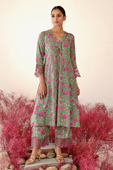 Baise Gaba Green Crepe, Organza Embroidery V-neck Mohak Floral A-line Kurta Set Online at Aza Fashions Baise Gaba_Green Crepe, Organza Embroidery V-neck Mohak Floral A-line Kurta Set _Online_at_Aza_Fashions