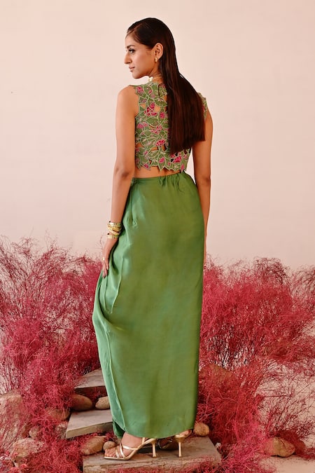 Shop Baise Gaba Green Crepe, Satin, Organza Embroidery V-neck Jharokha Jacket And Skirt Set at Aza Fashions Shop_Baise Gaba_Green Crepe, Satin, Organza Embroidery V-neck Jharokha Jacket And Skirt Set _at_Aza_Fashions