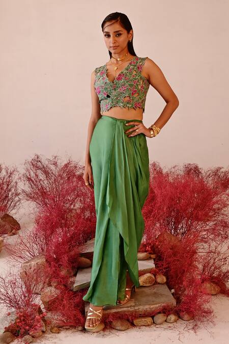 Baise Gaba Green Crepe, Satin, Organza Embroidery V-neck Jharokha Jacket And Skirt Set at Aza Fashions Baise Gaba_Green Crepe, Satin, Organza Embroidery V-neck Jharokha Jacket And Skirt Set _at_Aza_Fashions