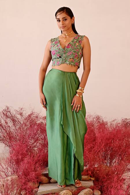 Baise Gaba Green Crepe Embroidery V-neck Jharokha Jacket Online at Aza Fashions Baise Gaba_Green Crepe Embroidery V-neck Jharokha Jacket _Online_at_Aza_Fashions