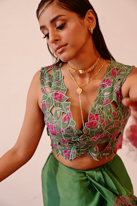 Baise Gaba Green Crepe Embroidery V-neck Jharokha Jacket at Aza Fashions Baise Gaba_Green Crepe Embroidery V-neck Jharokha Jacket _at_Aza_Fashions