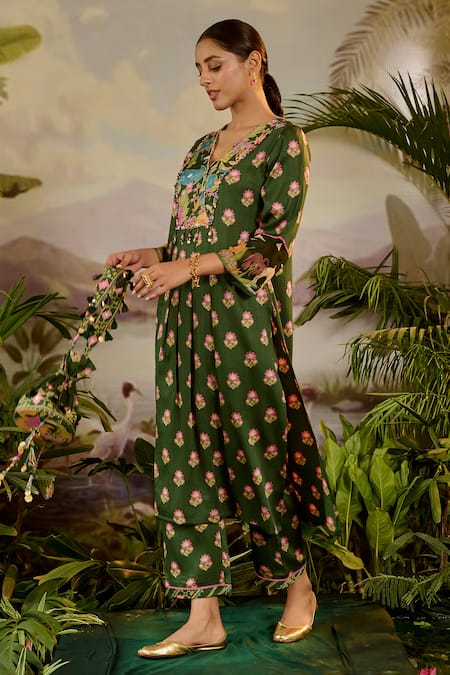 Buy_Baise Gaba_Green Modal, Satin Embroidery, Beads V-neck Ruhani Printed Kurta And Pant Set 