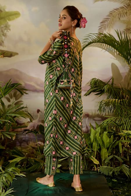 Baise Gaba Green Modal, Satin Beads, Sequins V-neck Tahir Printed Dolman Sleeve Kurta Online at Aza Fashions Baise Gaba_Green Modal, Satin Beads, Sequins V-neck Tahir Printed Dolman Sleeve Kurta _Online_at_Aza_Fashions