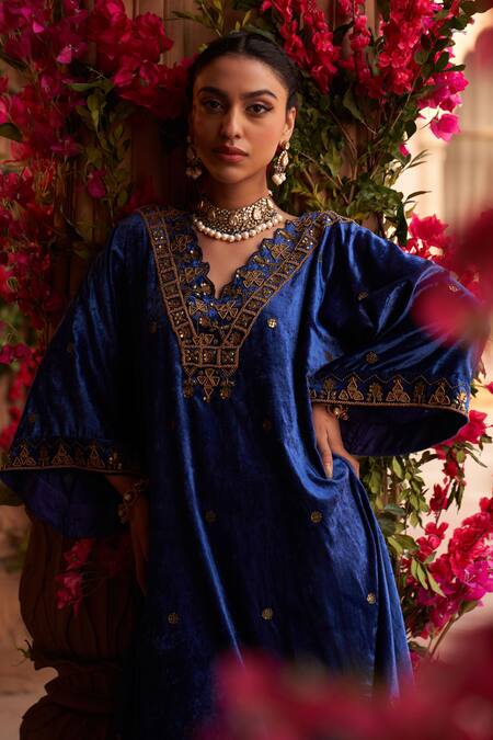 Reeti Arneja_Blue Velvet Beads, Embroidery V-neck Syahi Tribal Kurta With Pant _Online_at_Aza_Fashions
