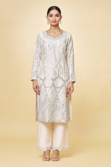 Priyaa_Ivory Chanderi Mirrors, Embroidery V-neck Kurta Trouser Set _Online_at_Aza_Fashions