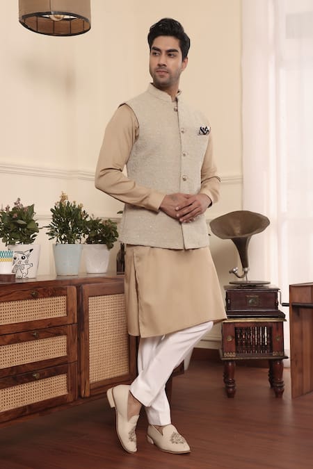 Kustomeyes Floral Embroidered Bundi & Kurta Set 