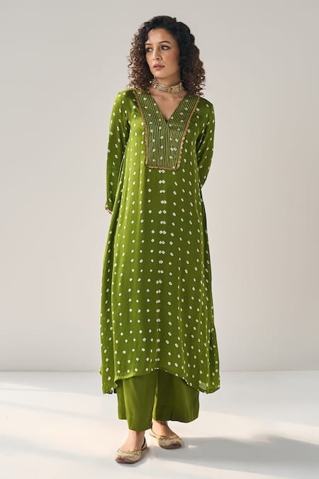 Label Mansi Nagdev_Green Modal, Silk Sequins V-neck Bandhani Kurta And Pant Set _Online_at_Aza_Fashions