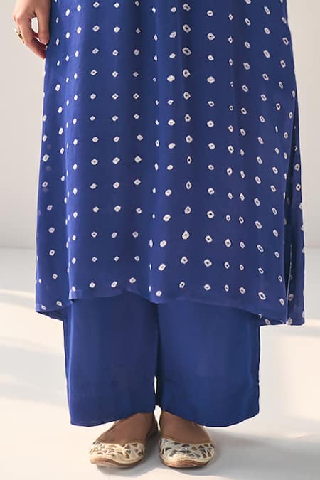 Label Mansi Nagdev_Blue Modal, Silk Sequins V-neck Meira Tie-dye Kurta With Pant _Online_at_Aza_Fashions