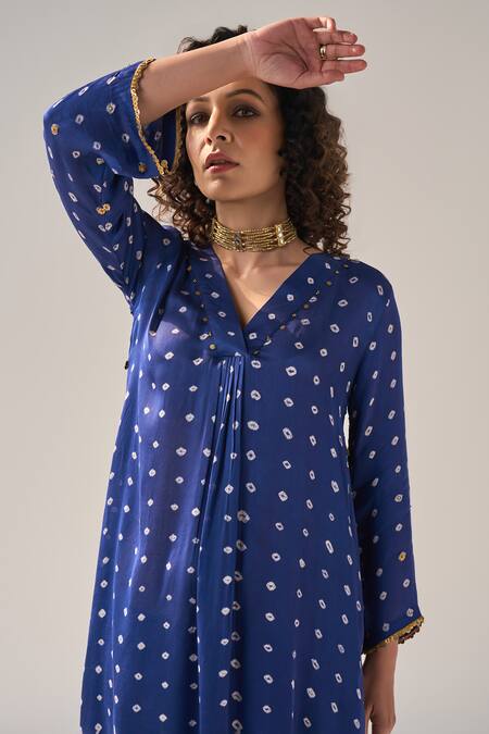 Shop_Label Mansi Nagdev_Blue Modal, Silk Sequins V-neck Meira Tie-dye Kurta With Pant _Online_at_Aza_Fashions