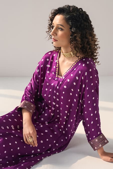 Buy_Label Mansi Nagdev_Purple Modal, Silk Sequins V-neck Aahana Bandhani Kurta With Pant 