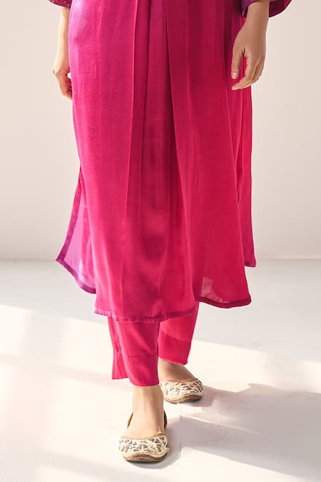 Label Mansi Nagdev Pink Modal, Silk Sequins V-neck Ophelia Ombre Kurta With Pant Online at Aza Fashions Label Mansi Nagdev_Pink Modal, Silk Sequins V-neck Ophelia Ombre Kurta With Pant _Online_at_Aza_Fashions