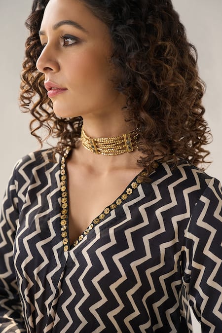 Shop_Label Mansi Nagdev_Black Modal, Silk Sequins V-neck Zia Chevron Print Kurta With Pant _Online_at_Aza_Fashions