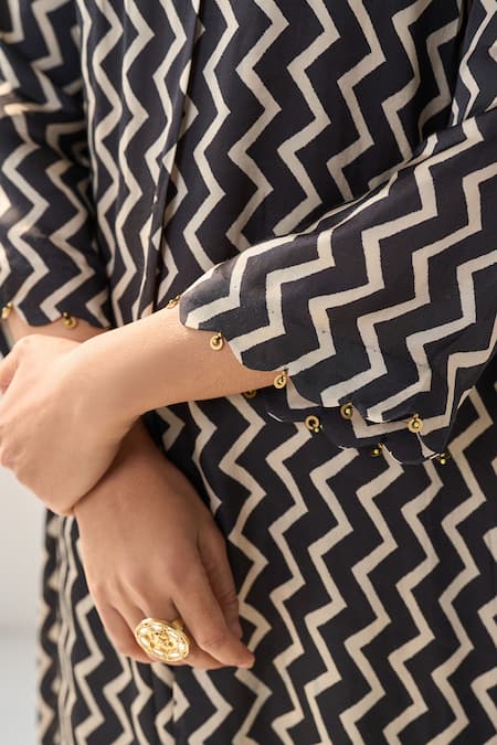 Label Mansi Nagdev_Black Modal, Silk Sequins V-neck Zia Chevron Print Kurta With Pant _at_Aza_Fashions