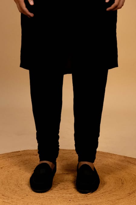 Buy_Agape_Black Cotton Satin, Muslin Embroidery Thread Kurta Set_Online_at_Aza_Fashions