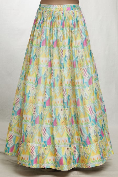 Naintara Bajaj_Yellow Georgette Lace Split V-neck Geometric Abstract Print Cape Lehenga Set _at_Aza_Fashions