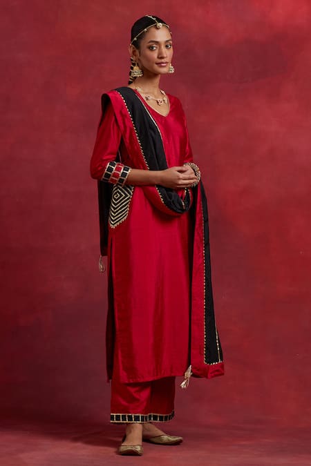 Buy_The Indian Cause_Red Silk Gota Patti Round Neck Mira Raw Vivid Kurta Pant Set_Online_at_Aza_Fashions