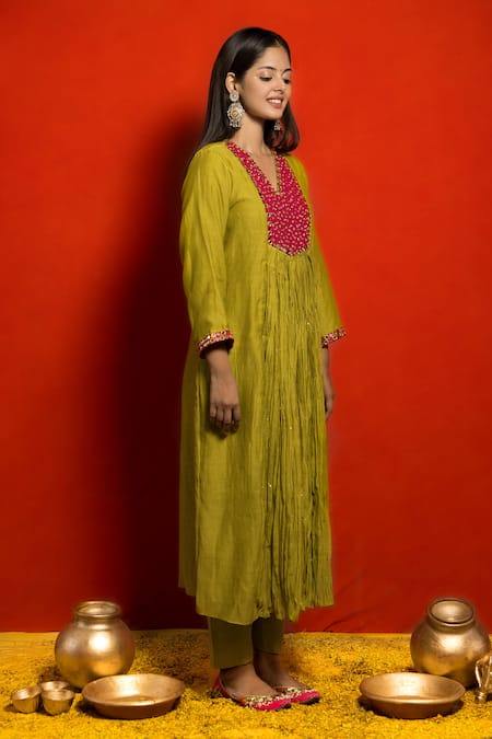 Mithi Supari_Green Malai Chanderi Embellished Mirror V Neck Meer Kurta And Pant Set _Online_at_Aza_Fashions