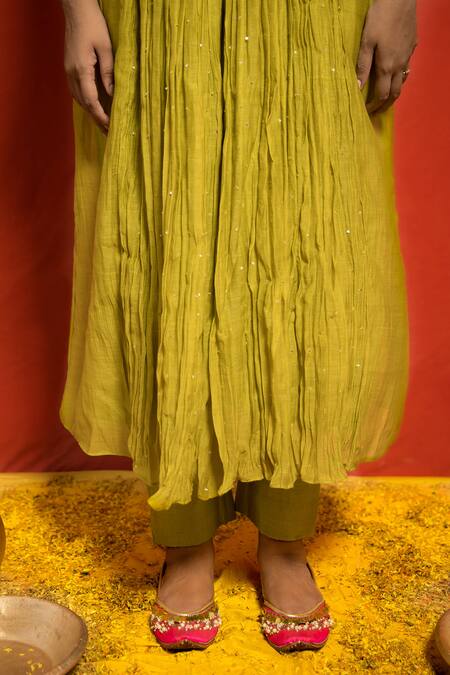 Mithi Supari_Green Malai Chanderi Embellished Mirror V Neck Meer Kurta And Pant Set _at_Aza_Fashions