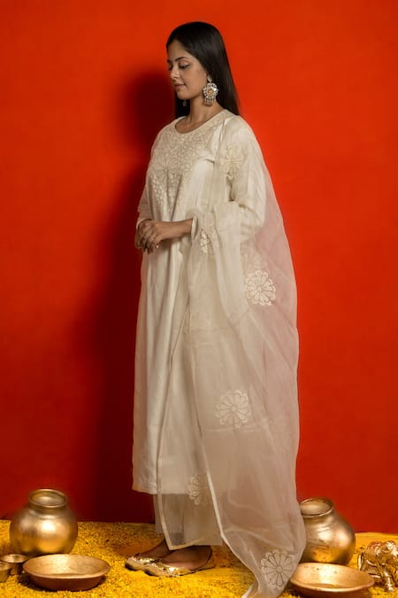 Mithi Supari_Ivory Pure Silk Chanderi Embroidered Floral Applique Round Kurta Set _Online_at_Aza_Fashions