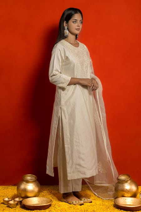 Buy_Mithi Supari_Ivory Pure Silk Chanderi Embroidered Floral Applique Round Kurta Set _Online_at_Aza_Fashions