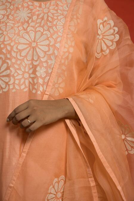 Mithi Supari_Peach Pure Silk Chanderi Embroidered Floral Applique Round Kurta Set _at_Aza_Fashions