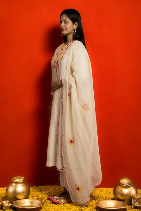 Mithi Supari Ivory Pure Silk Chanderi Embroidered Floral Applique Round Kurta Set Online at Aza Fashions Mithi Supari_Ivory Pure Silk Chanderi Embroidered Floral Applique Round Kurta Set _Online_at_Aza_Fashions
