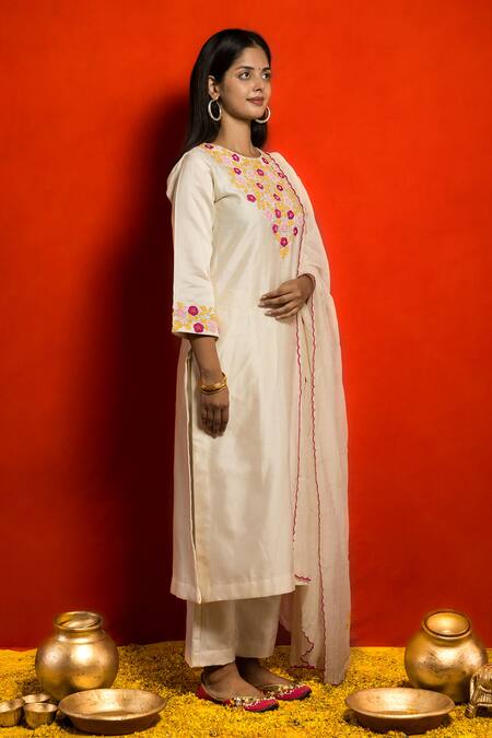 Buy Mithi Supari Ivory Pure Silk Chanderi Embroidered Floral Applique Round Kurta Set Online at Aza Fashions Buy_Mithi Supari_Ivory Pure Silk Chanderi Embroidered Floral Applique Round Kurta Set _Online_at_Aza_Fashions