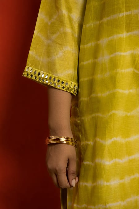 Mithi Supari_Green Pure Silk Chanderi Embroidered Tie Dye Keyhole Kurta And Pant Set _at_Aza_Fashions