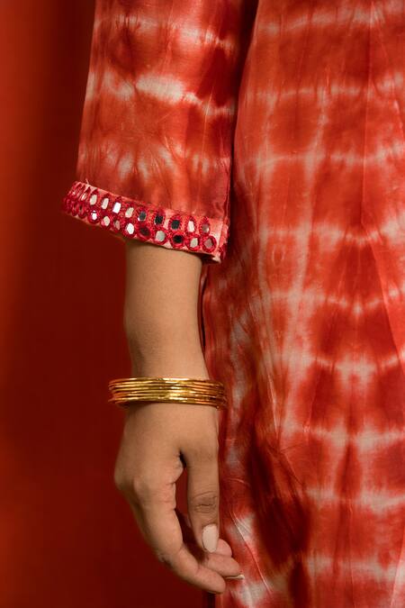 Mithi Supari_Red Pure Silk Chanderi Embroidered Tie Dye Keyhole Kurta And Pant Set _at_Aza_Fashions