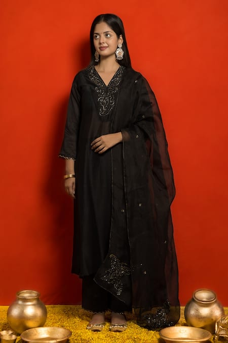 MITHI SUPARI Silk Chanderi Neckline Embroidered Kurta Set 