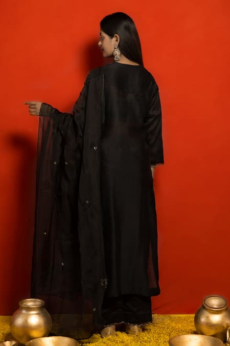 Mithi Supari Silk Chanderi Neckline Embroidered Kurta Set 