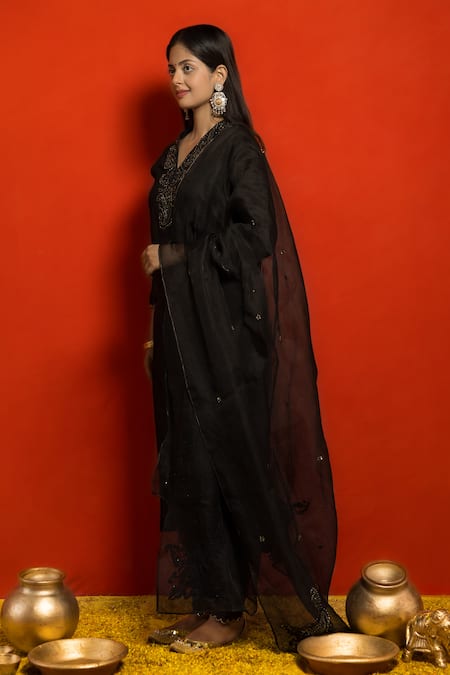 Mithi Supari_Black Pure Silk Chanderi Embroidered Sequin V Neck Neckline Kurta Set _Online_at_Aza_Fashions