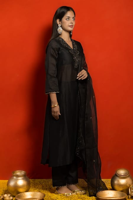 Buy_Mithi Supari_Black Pure Silk Chanderi Embroidered Sequin V Neck Neckline Kurta Set _Online_at_Aza_Fashions