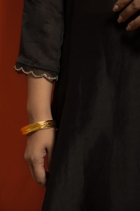 Mithi Supari_Black Pure Silk Chanderi Embroidered Sequin V Neck Neckline Kurta Set _at_Aza_Fashions