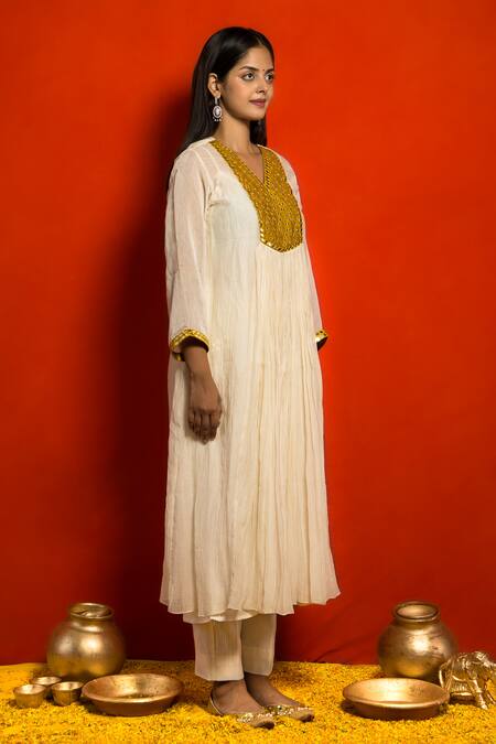 Shop_Mithi Supari_Ivory Malai Chanderi Embellished Mirror V Neck Yoke Kurta And Pant Set _Online_at_Aza_Fashions