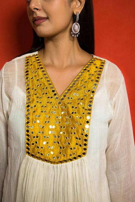 Mithi Supari_Ivory Malai Chanderi Embellished Mirror V Neck Yoke Kurta And Pant Set _at_Aza_Fashions
