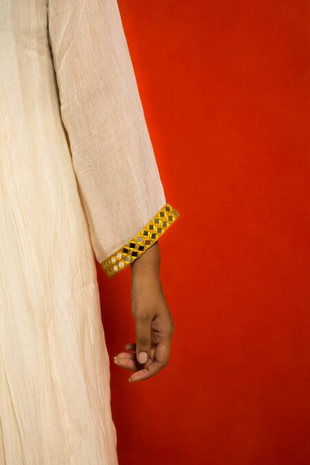 Buy_Mithi Supari_Ivory Malai Chanderi Embellished Mirror V Neck Yoke Kurta And Pant Set 