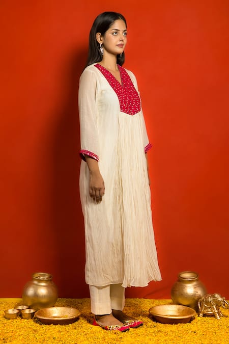 Shop_Mithi Supari_Ivory Malai Chanderi Embellished Mirror V Neck Kurta And Pant Set _Online_at_Aza_Fashions