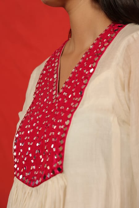 Mithi Supari_Ivory Malai Chanderi Embellished Mirror V Neck Kurta And Pant Set _at_Aza_Fashions