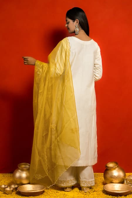 Shop Mithi Supari Ivory Pure Silk Chanderi Embroidered Resham Round Yoke Kurta Set at Aza Fashions Shop_Mithi Supari_Ivory Pure Silk Chanderi Embroidered Resham Round Yoke Kurta Set _at_Aza_Fashions