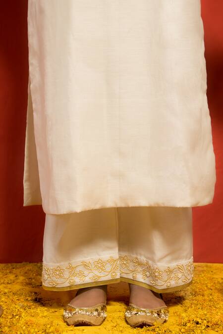 Mithi Supari Ivory Pure Silk Chanderi Embroidered Resham Round Yoke Kurta Set at Aza Fashions Mithi Supari_Ivory Pure Silk Chanderi Embroidered Resham Round Yoke Kurta Set _at_Aza_Fashions
