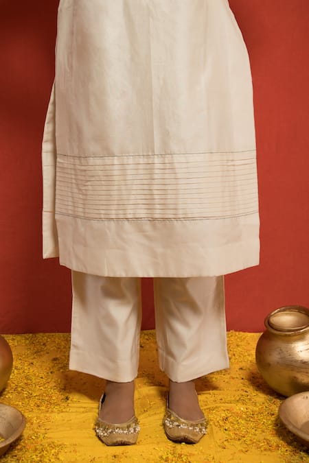 Mithi Supari Ivory Pure Silk Chanderi Embroidered Bagh Butta Full Sleeve Pintuck Kurta Set at Aza Fashions Mithi Supari_Ivory Pure Silk Chanderi Embroidered Bagh Butta Full Sleeve Pintuck Kurta Set _at_Aza_Fashions