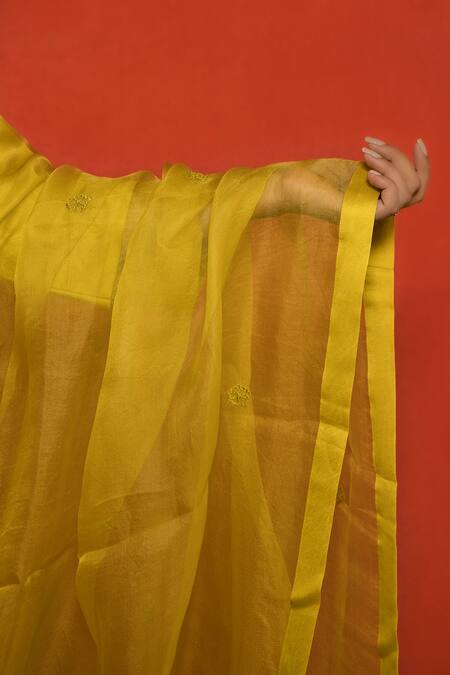 Buy_Mithi Supari_Green Pure Silk Chanderi Embroidered Resham V Neck Floral Kurta Set _Online_at_Aza_Fashions